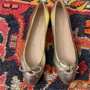 NWOT Stuart Weitzman Gold Flats